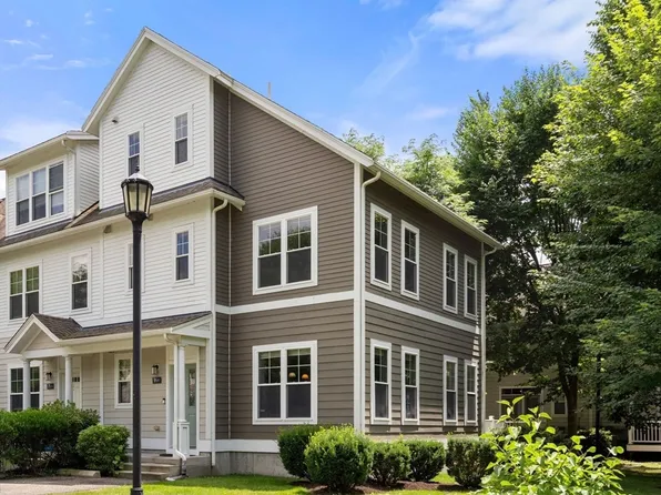 9 Lark Dr #201, Boston, MA 02126