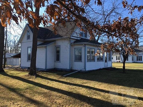 2nd image of 204 E Maple Ave