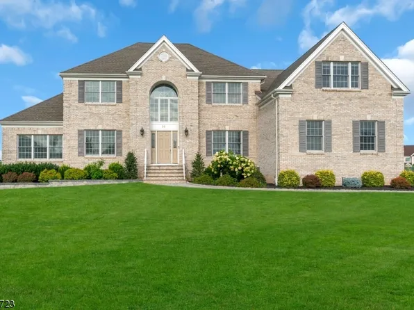 25 Bernart Ct, Hillsborough Twp., NJ 08844