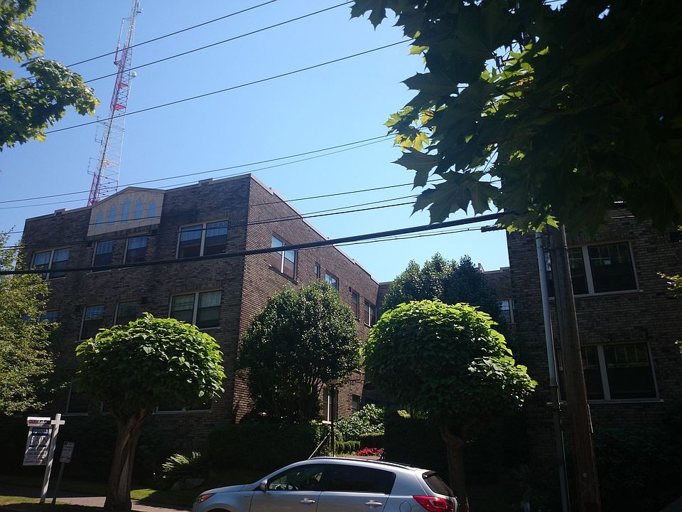 2nd image of 1605 E Olive St Unit 304