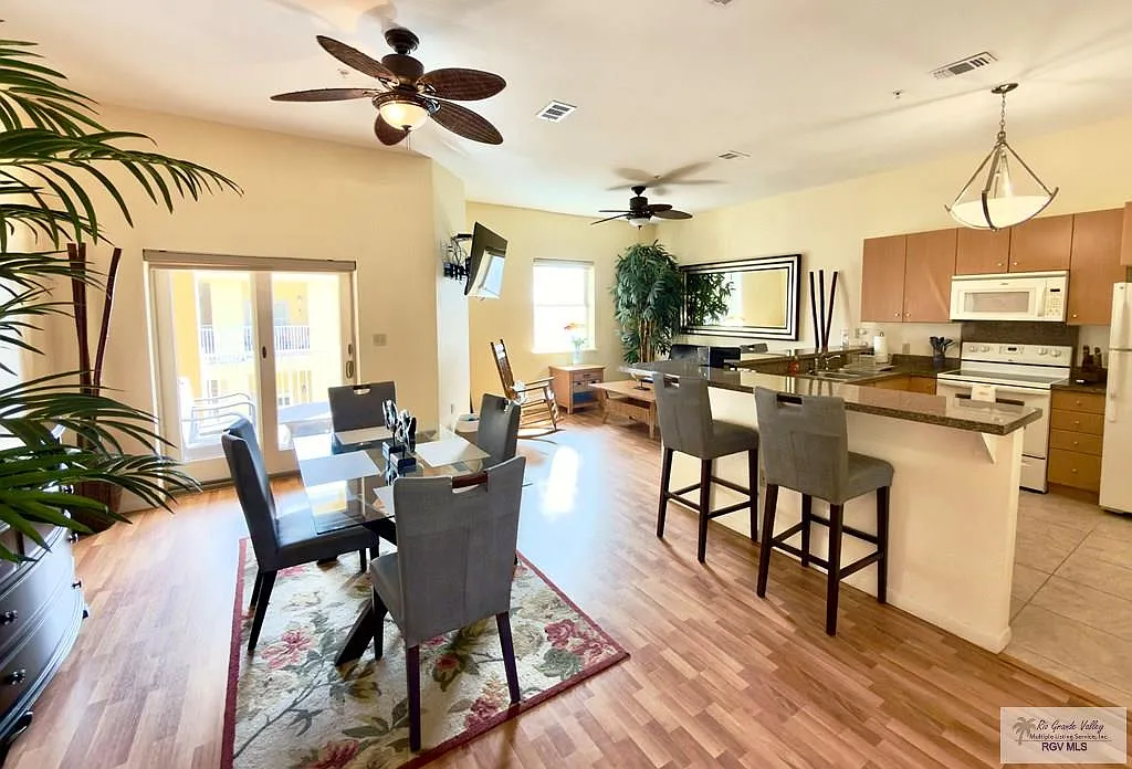 Building Photo - 6410 Padre Blvd #302
