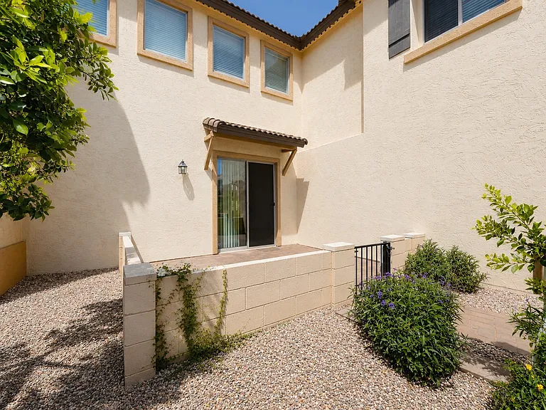 4172 E Santa Fe Ln — Photo 3