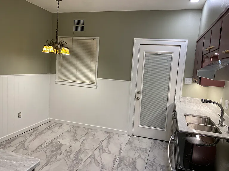 753 N Porter Ave — Photo 2