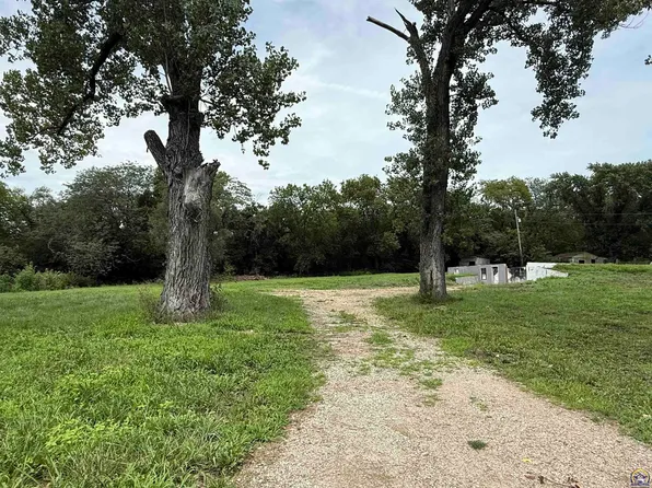 3640 Park Dr, Meriden, KS 66512