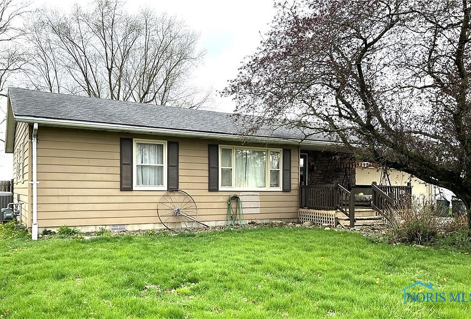 1st image of 990 Edgewood Dr
