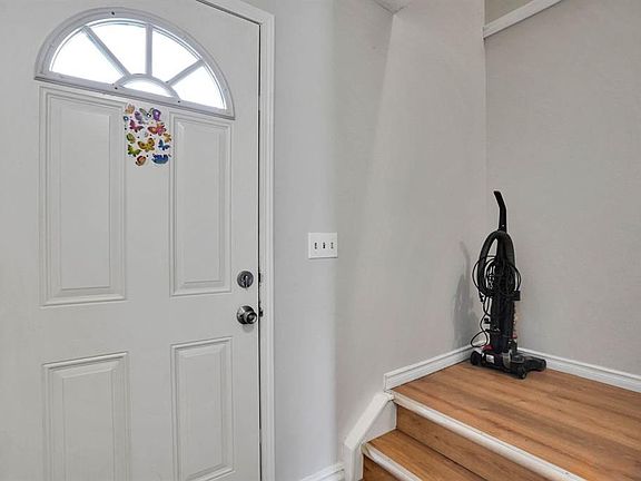 4th image of 32 SE Whitnel Ct NE #40