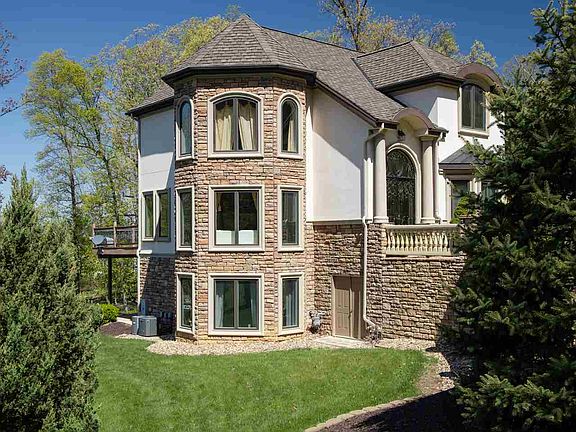 3rd image of 2221 Pearl Ln