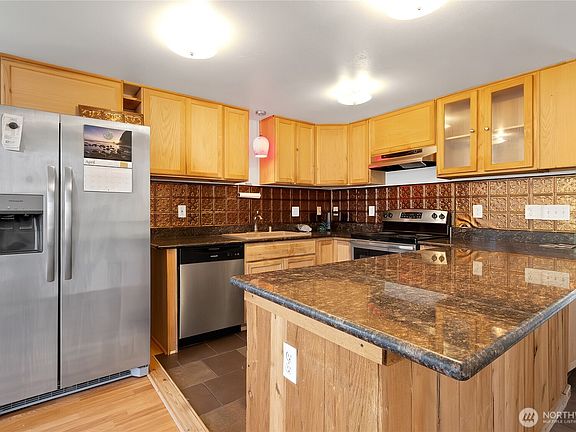 3rd image of 816 299th Street E