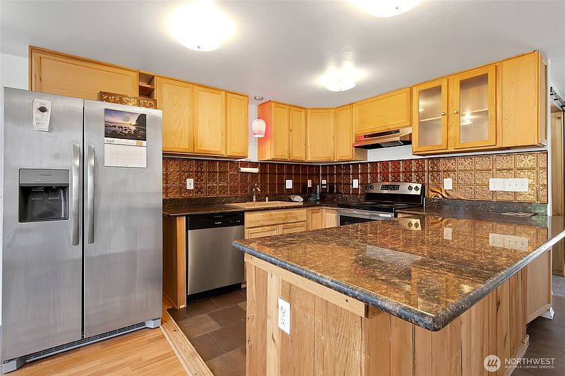 3rd image of 816 299th Street E