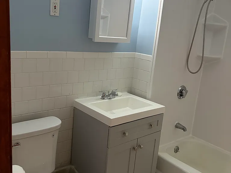 187 Glenway St #2 — Photo 4