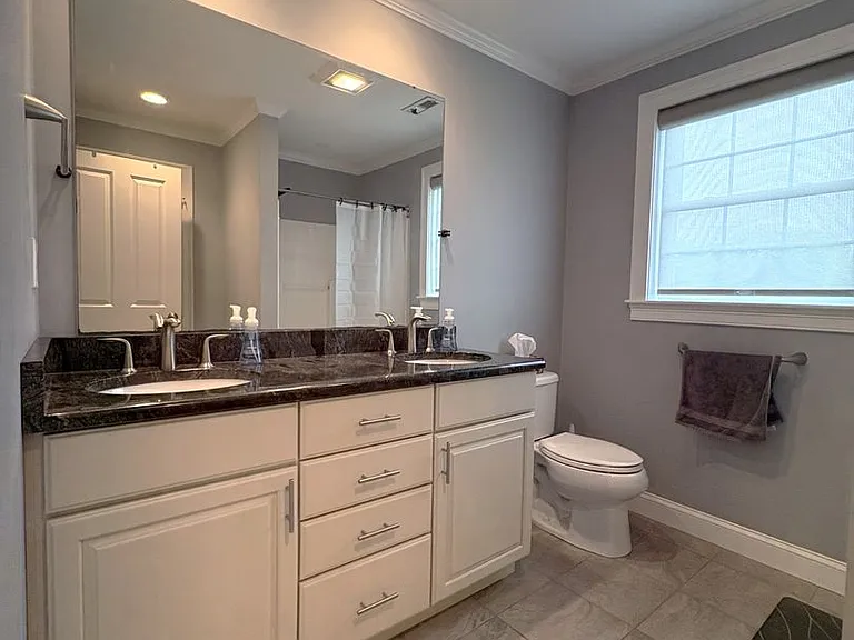 6 Dickson Ave — Photo 25