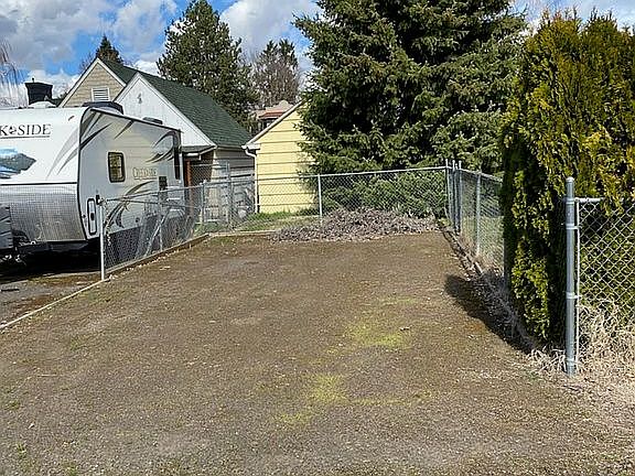 36'x17' driveway alley