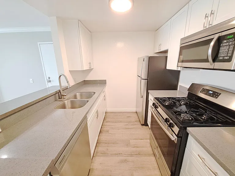 5718 Camellia Ave #107 — Photo 11