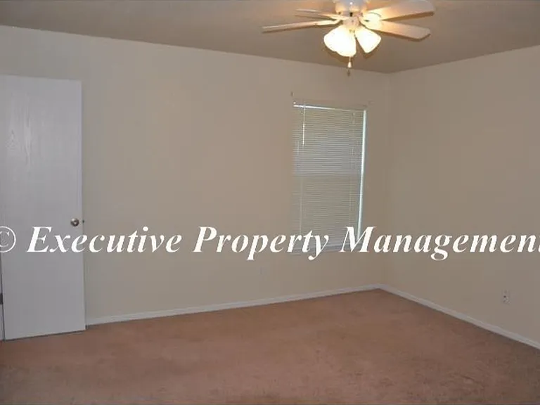 208 Janelle Dr — Photo 45