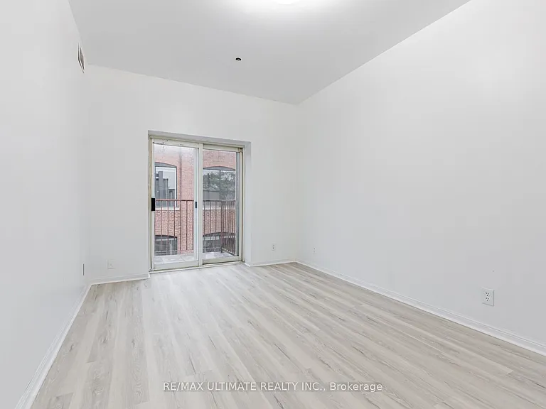 996 Queen St E #4 — Photo 10
