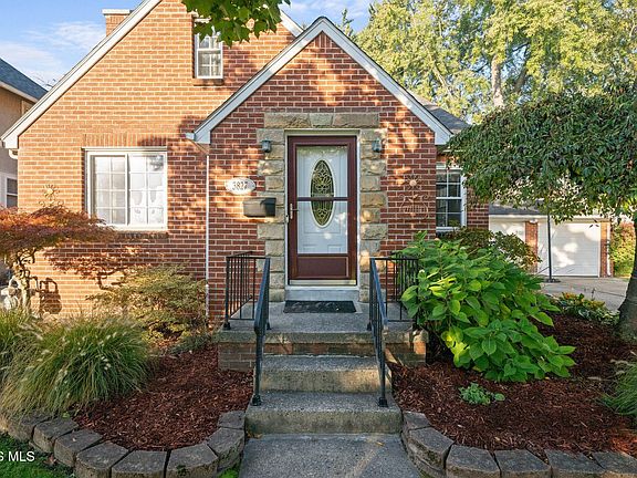4th image of 3827 Elmhurst Rd