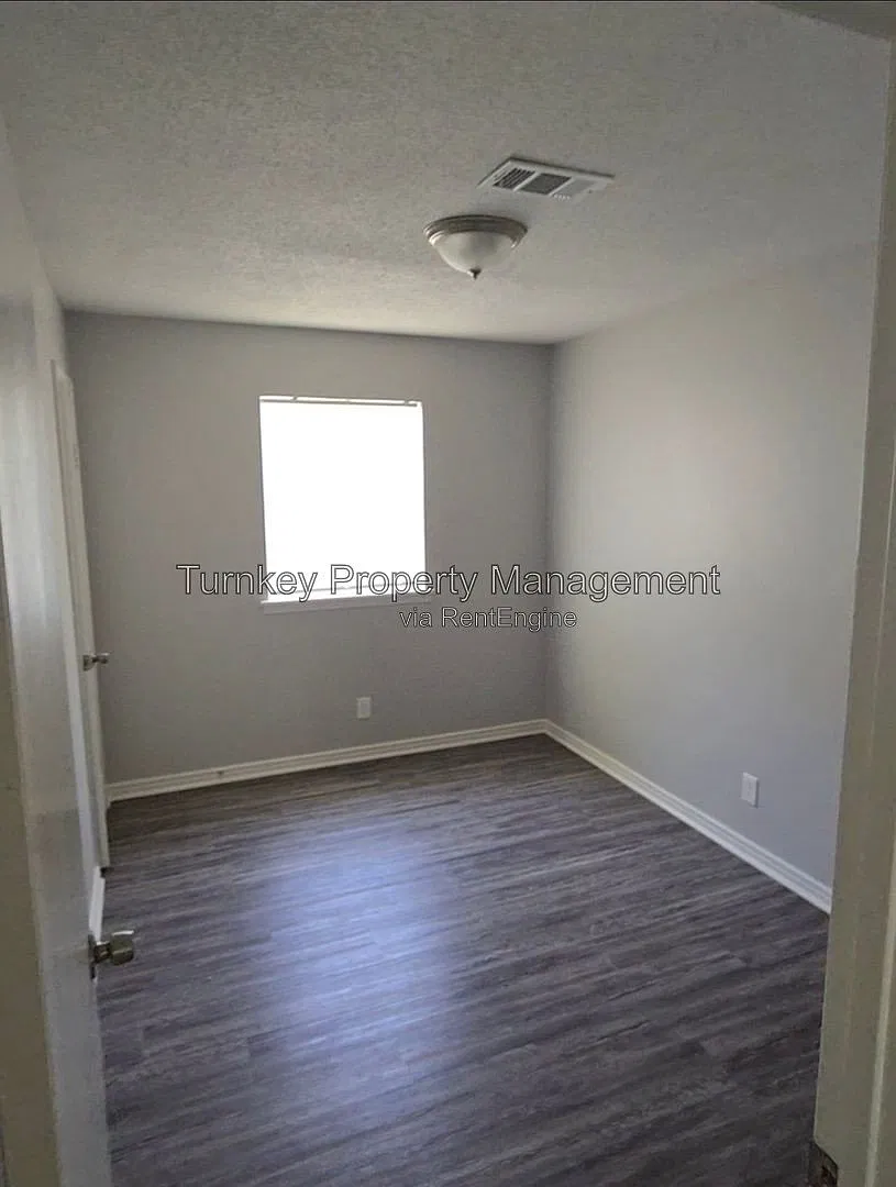 3 bed, 1.0 bath, 910 sqft, $1,025 — Photo 4