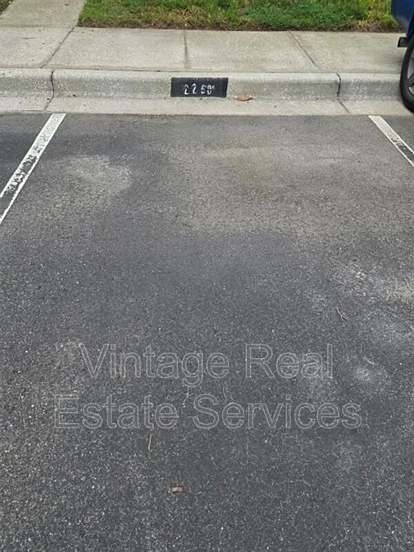 2 bed, 2.5 bath, 1490 sqft, $1,800 — Photo 2