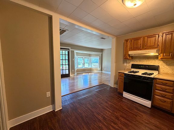 4th image of 724 W Falls Rd