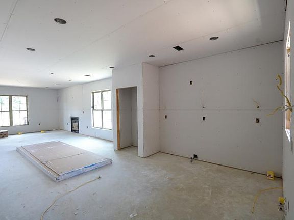 5th image of 140 Northgate Cir