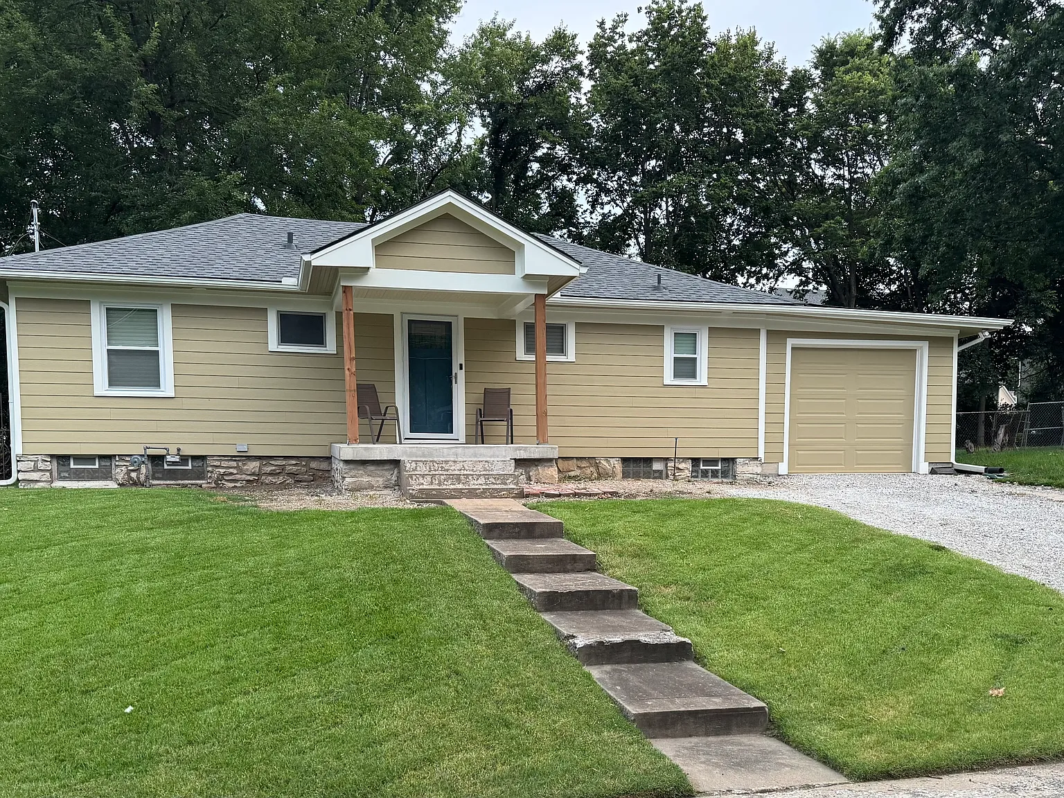 2 bed, 1.5 bath, 905 sqft, $1,425 — Photo 1