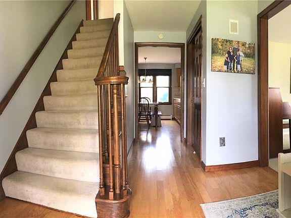2nd image of 189 Meadowview Ln