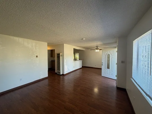 3048 Harris Ave — Photo 2