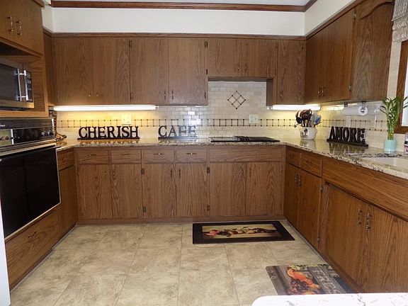 3rd image of 1850 Knollwood Dr
