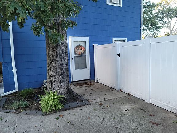 4th image of 29 Smithtown Polk Blvd #1