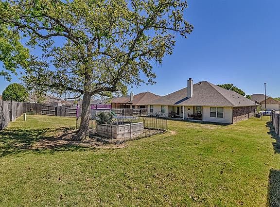2nd image of 1062 Saint Andrews Dr