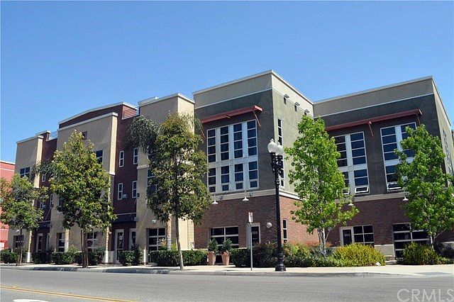 1st image of 914 E Civic Center Dr