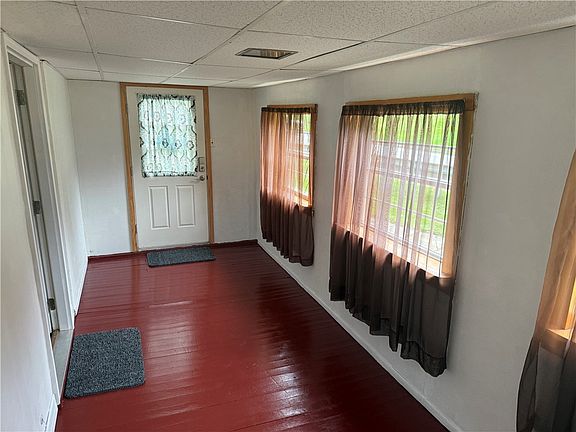 3rd image of 84 South St
