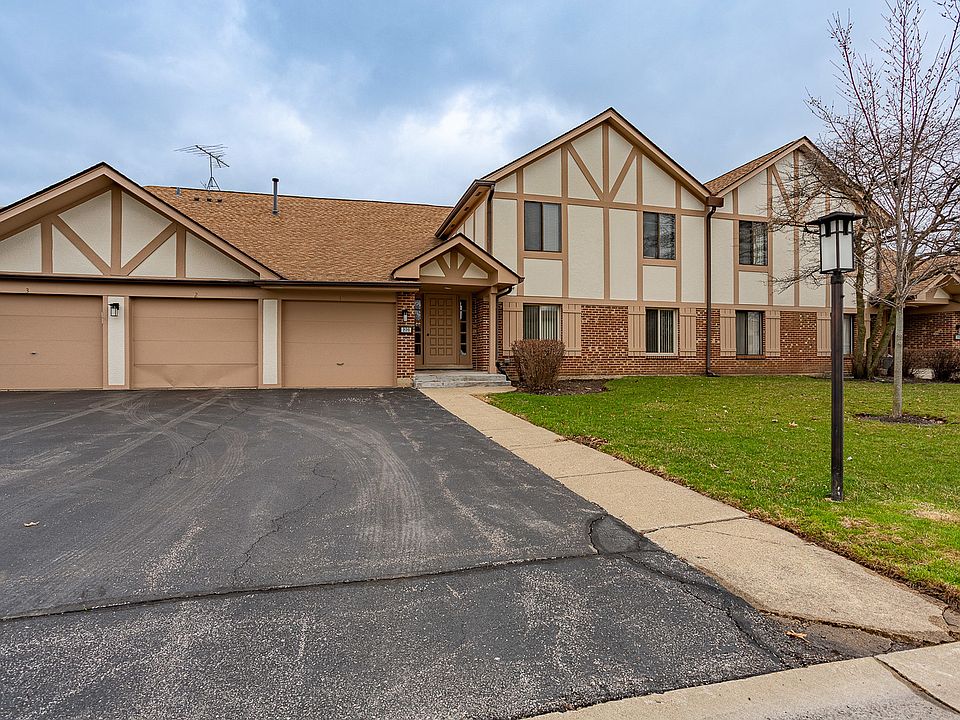 1st image of 936 Surrey Dr APT 1A