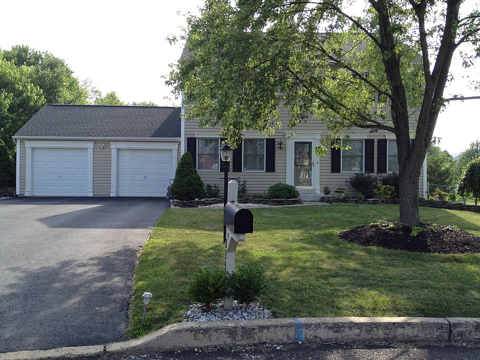 2nd image of 2332 Ernest Pl