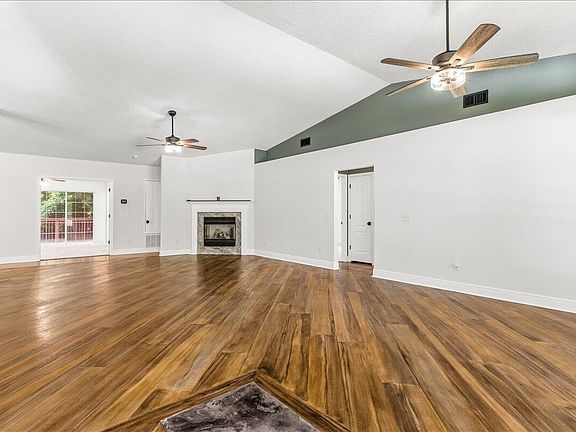 5th image of 656 Territory Ln