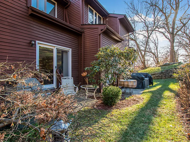 8 Davids Ln — Photo 3