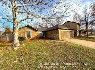 516 Foxfire Rd, Edmond, OK 73003