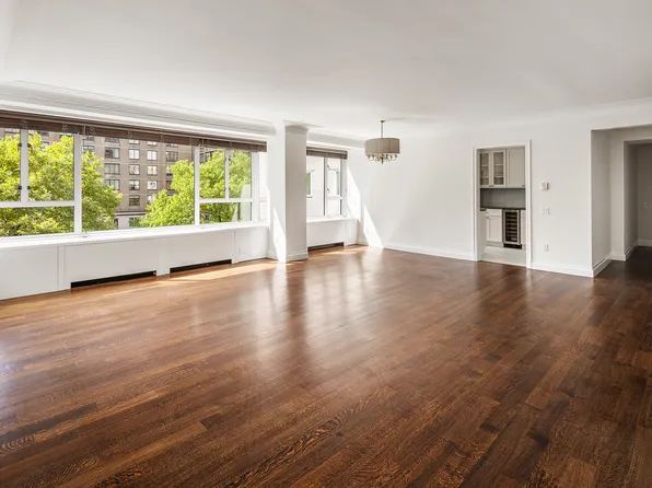 200 East 66th Street image 1 of 16