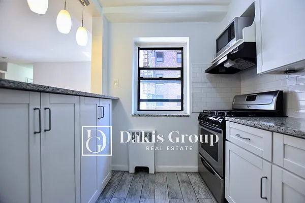 Rented by Dakis Group LLC | media 8