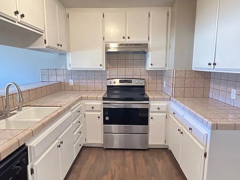 6811 Klamath Way — Photo 7