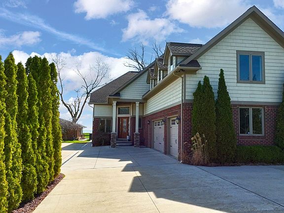 3rd image of 26918 Koerber St