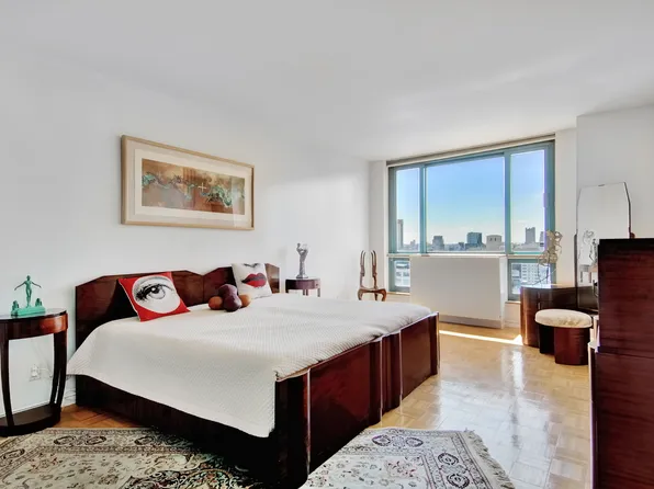 1 Irving Place image 4 of 17