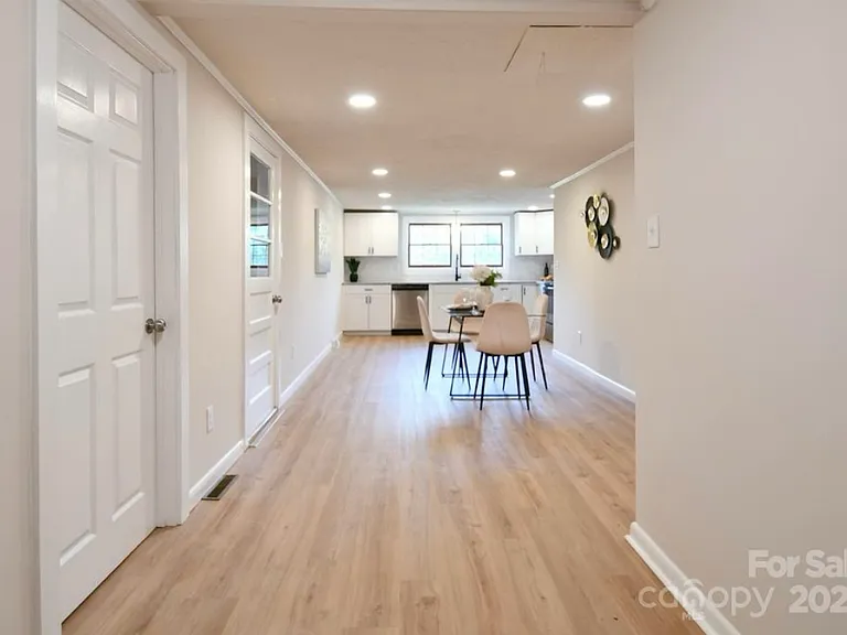 80 Sumner Ave NW — Photo 10