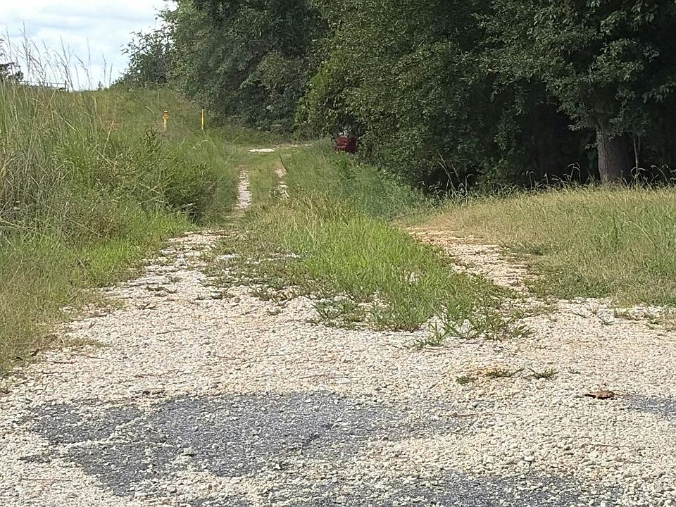2nd image of 440 Little Hope Rd