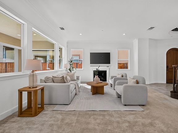 3rd image of 277 Goldfield Pl