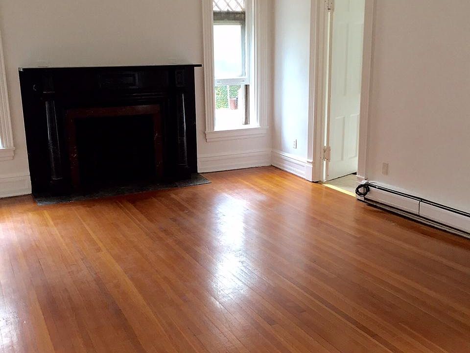 1st image of 35 E 1st St APT 3