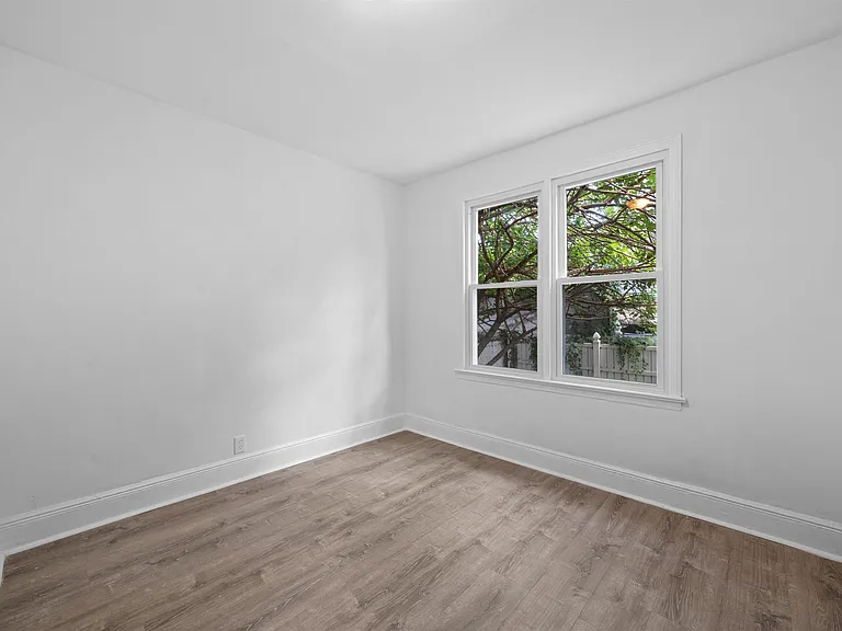 160 Garfield Ave #1F — Photo 4