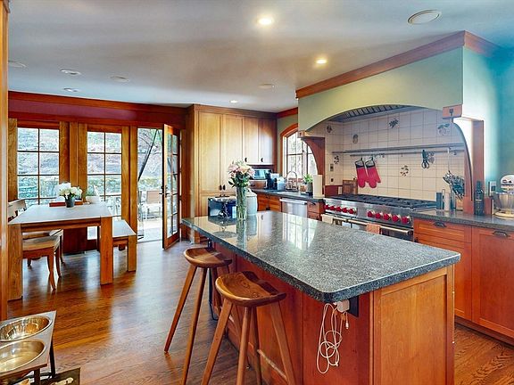 4th image of 32 Alberta Rd