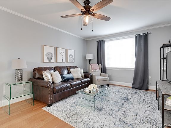 4th image of 34 W Locke Ln #U4