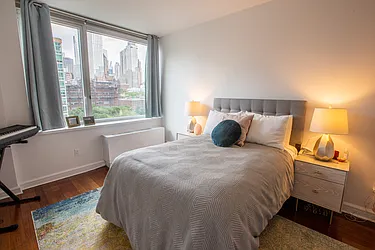 Rented by R New York